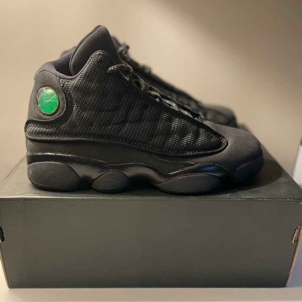Nike Kids Black Sneakers with Green Holographic Detail